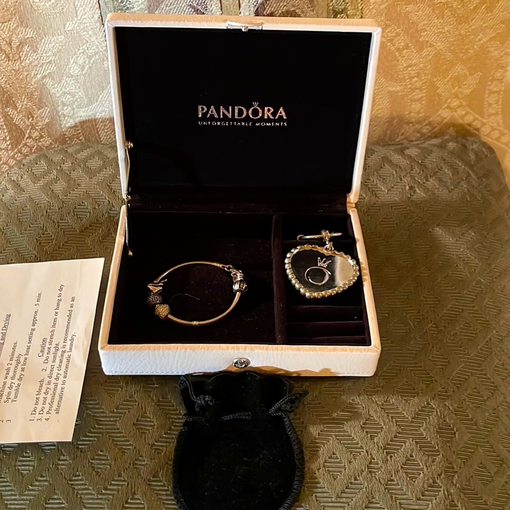Beautiful exquisite Pandora bracelet and keychain set.